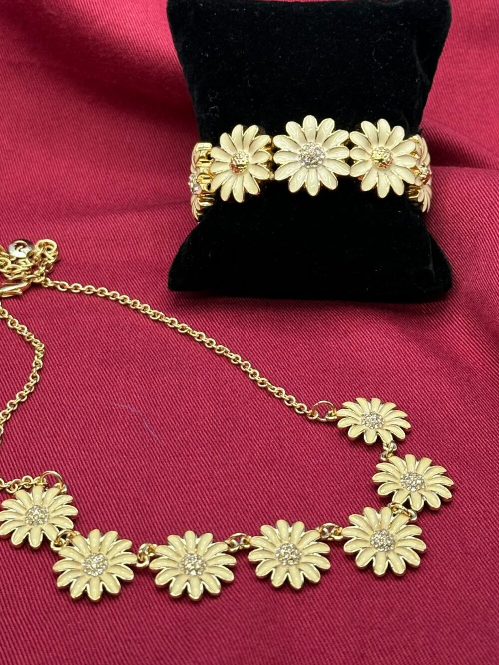 Set: Gloria Vanderbilt Gold-Tone Daisy Necklace & Daisy Bracelet